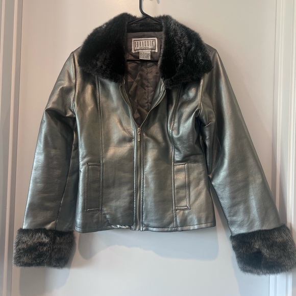 BB Dakota Jackets & Blazers - Vintage BB Dakota Silver Jacket with Faux Fur